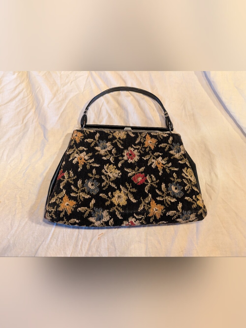 2/100$ Vintage Black Floral needlepoint Shoulder Bag